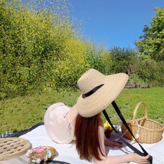 Oversized Wide-Brim Straw Sun Hat β Elegant Raffia Beach Hat with Black Ribbon | Summer UV Protection for Women