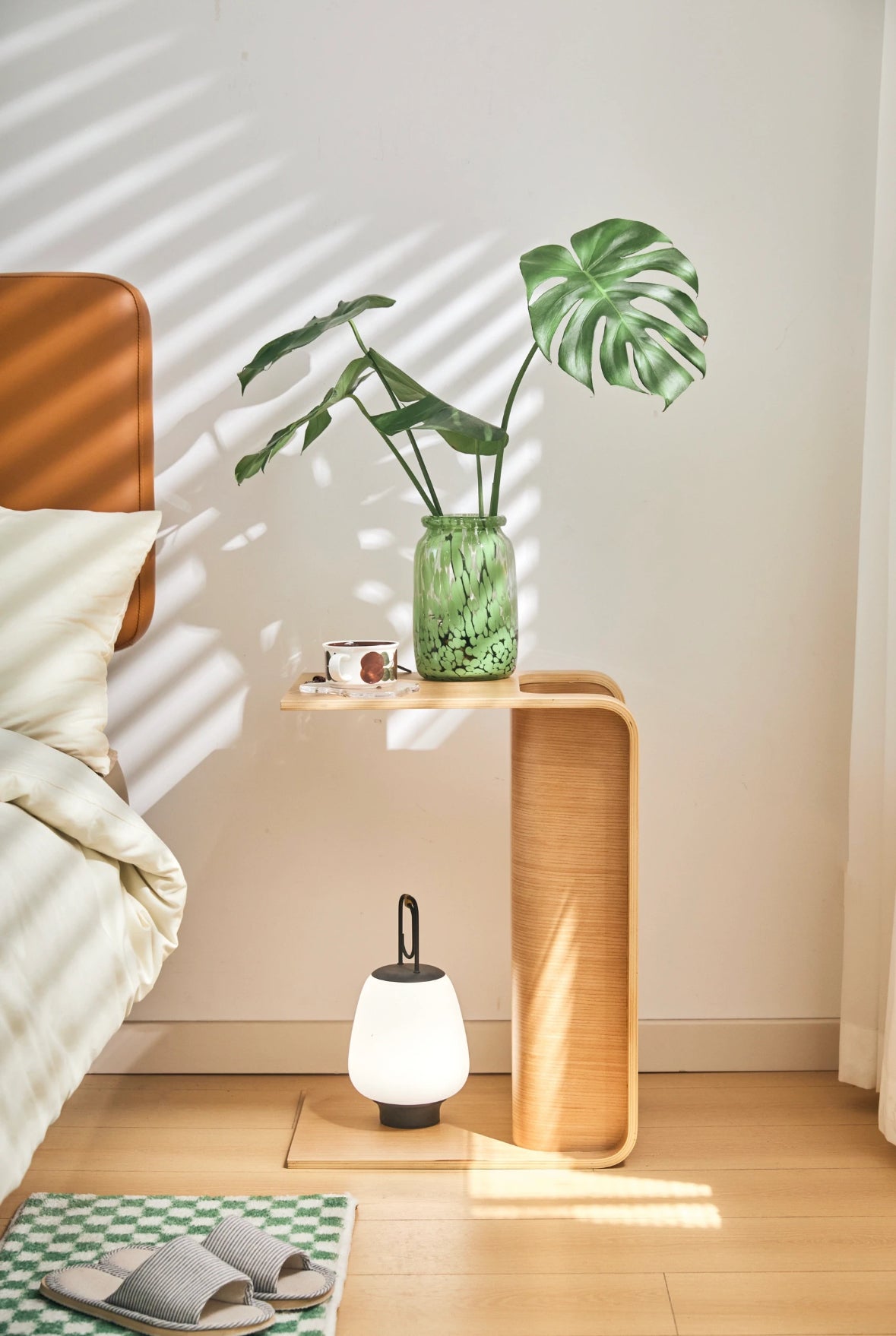 Minimalist Wooden Side Table with Storage – C-Shaped Multi-Functional End Table for Living Room & Bedroom