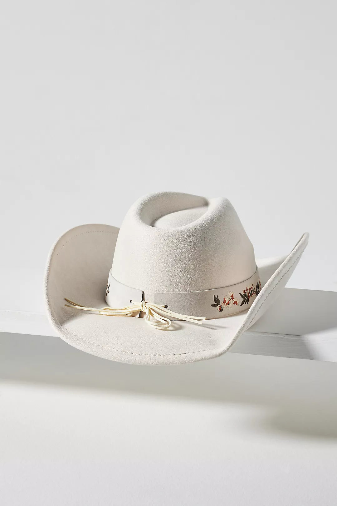 Embroidered Belted Rancher Cowboy Hat – Stylish Western Elegance in Black, Brown, and White