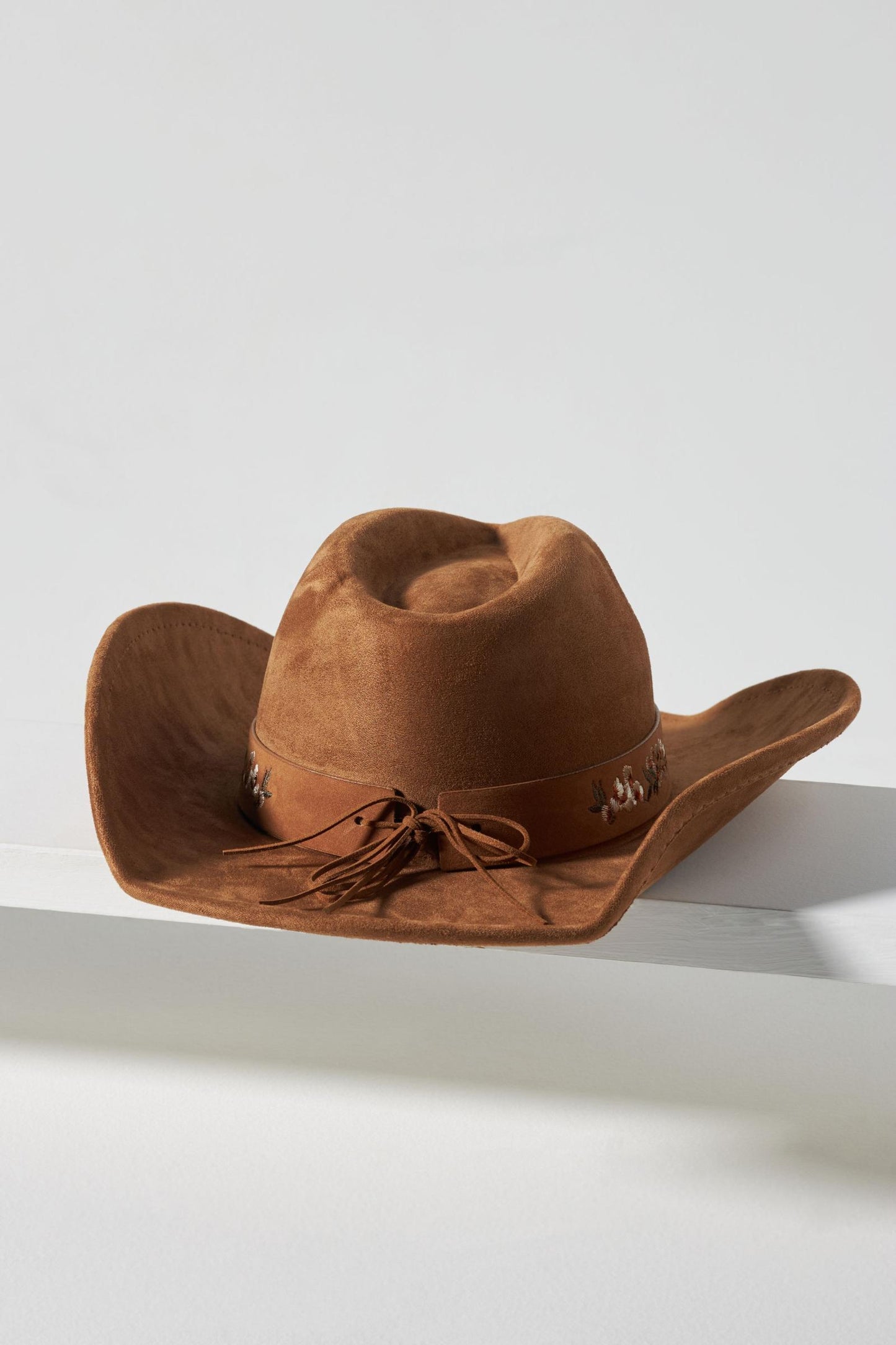 Embroidered Belted Rancher Cowboy Hat – Stylish Western Elegance in Black, Brown, and White